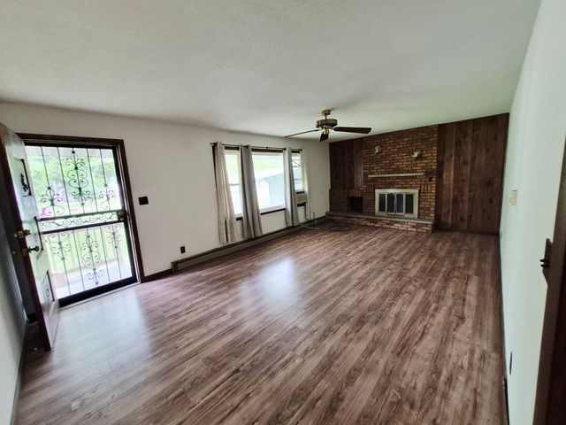 817 S 3rd Street, Herrin, IL 62948