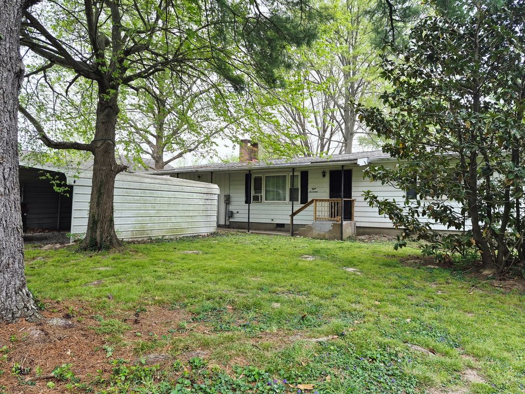817 S 3rd Street, Herrin, IL 62948
