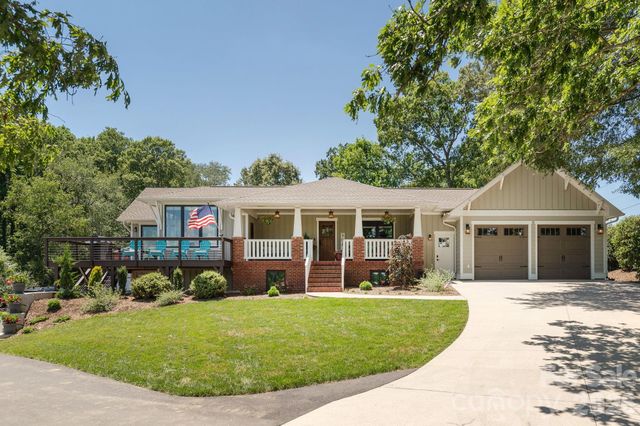 16 School House Road, Mills River, NC 28759