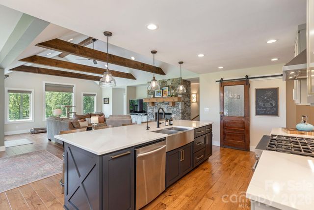 16 School House Road, Mills River, NC 28759