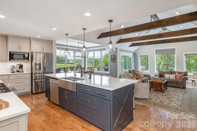 16 School House Road, Mills River, NC 28759