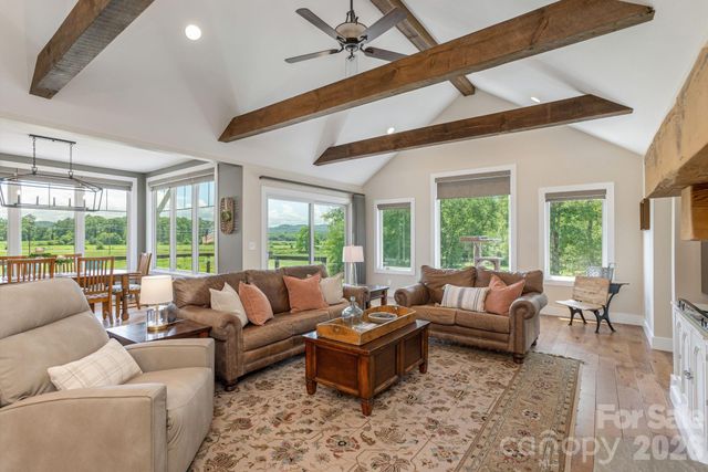 16 School House Road, Mills River, NC 28759