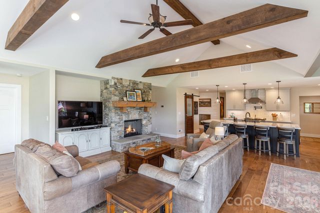 16 School House Road, Mills River, NC 28759