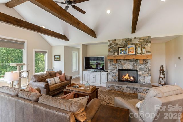 16 School House Road, Mills River, NC 28759