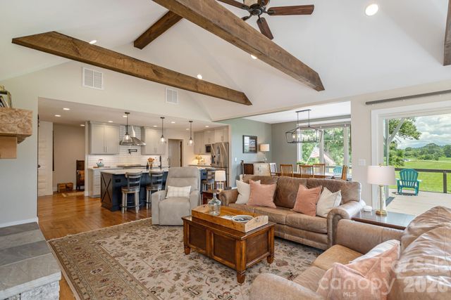 16 School House Road, Mills River, NC 28759