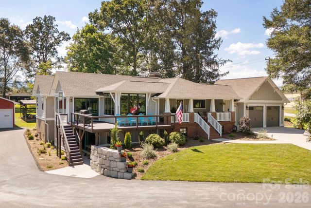 16 School House Road, Mills River, NC 28759