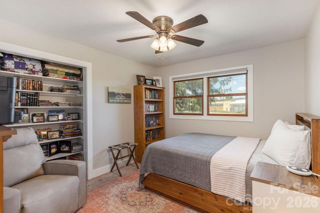 16 School House Road, Mills River, NC 28759