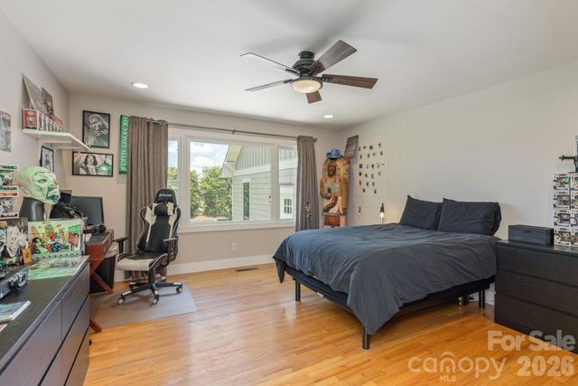 16 School House Road, Mills River, NC 28759