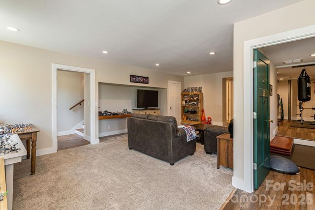 16 School House Road, Mills River, NC 28759