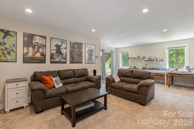 16 School House Road, Mills River, NC 28759