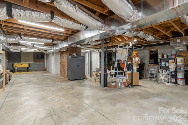 16 School House Road, Mills River, NC 28759