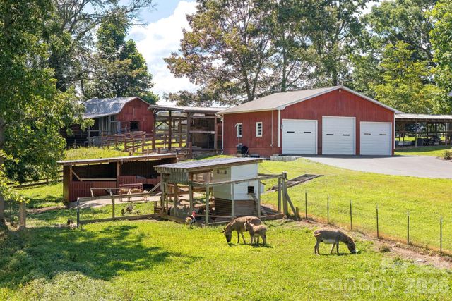 16 School House Road, Mills River, NC 28759