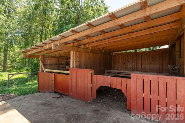 16 School House Road, Mills River, NC 28759