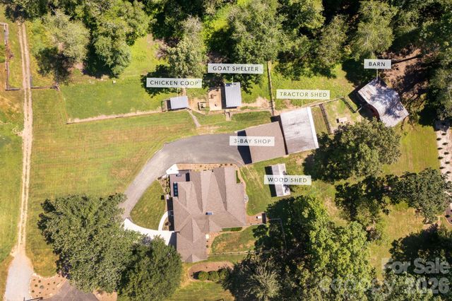 16 School House Road, Mills River, NC 28759