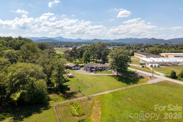 16 School House Road, Mills River, NC 28759