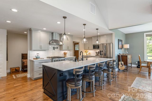 16 School House Road, Mills River, NC 28759