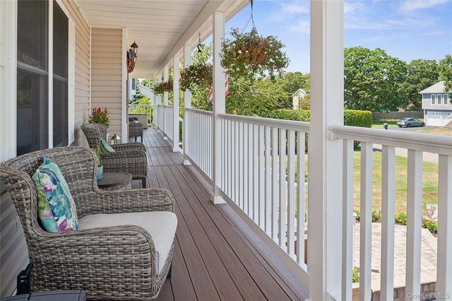 8 Sinnickson Road, Center Moriches, NY 11934