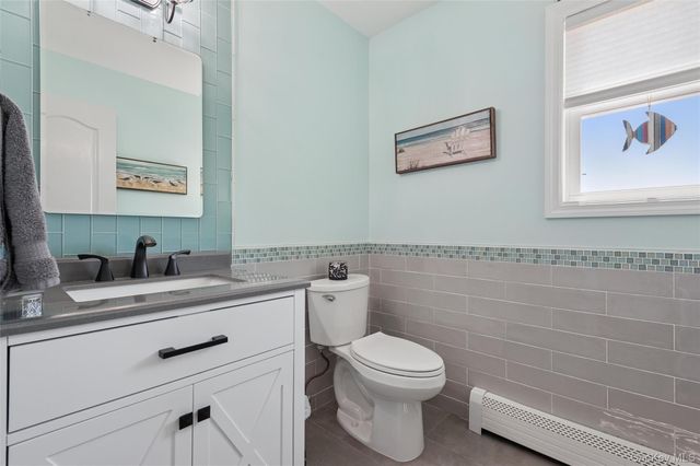 8 Sinnickson Road, Center Moriches, NY 11934