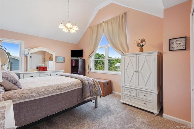 8 Sinnickson Road, Center Moriches, NY 11934