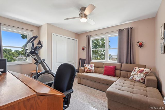 8 Sinnickson Road, Center Moriches, NY 11934