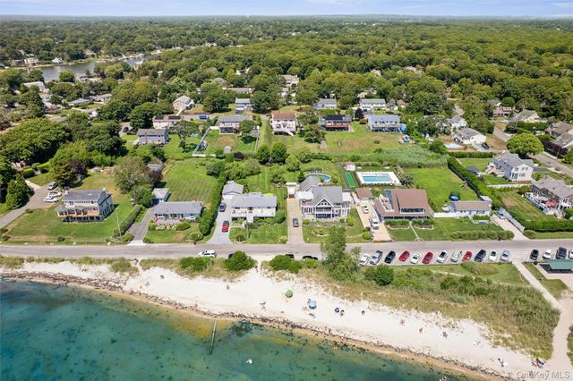 8 Sinnickson Road, Center Moriches, NY 11934