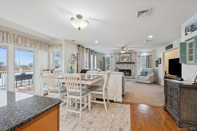 8 Sinnickson Road, Center Moriches, NY 11934