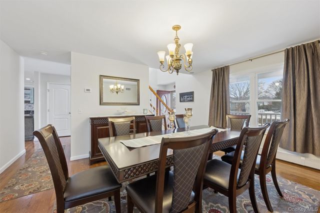 8 Sinnickson Road, Center Moriches, NY 11934