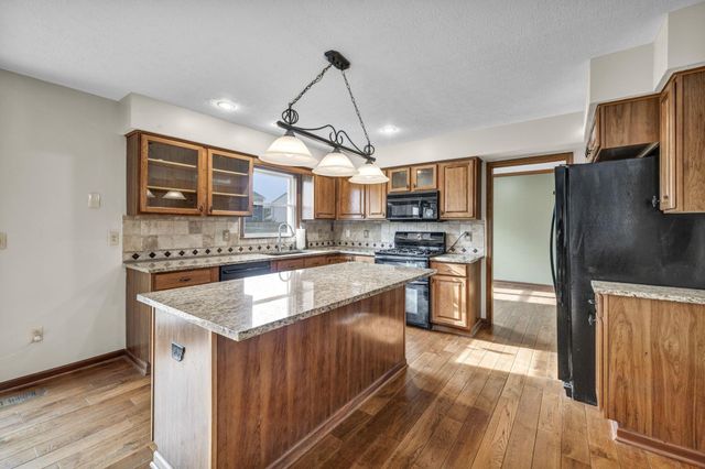 1401 Carmel Drive, Marysville, OH 43040