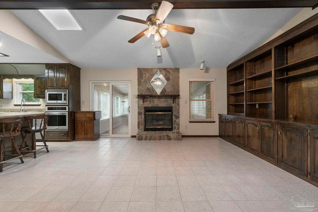 5045 Braxton Ln, Pace, FL 32571