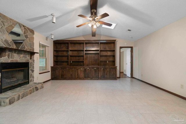 5045 Braxton Ln, Pace, FL 32571