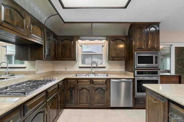 5045 Braxton Ln, Pace, FL 32571