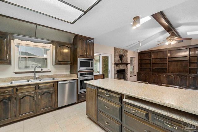 5045 Braxton Ln, Pace, FL 32571