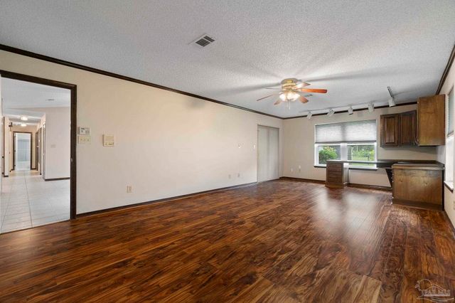 5045 Braxton Ln, Pace, FL 32571