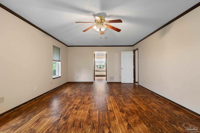 5045 Braxton Ln, Pace, FL 32571