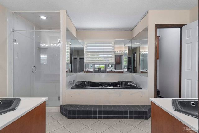 5045 Braxton Ln, Pace, FL 32571