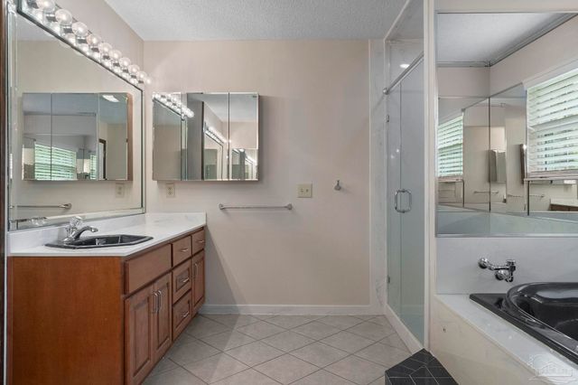 5045 Braxton Ln, Pace, FL 32571