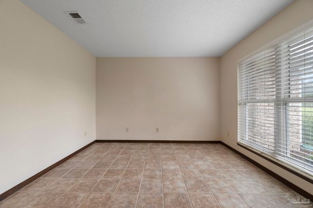 5045 Braxton Ln, Pace, FL 32571