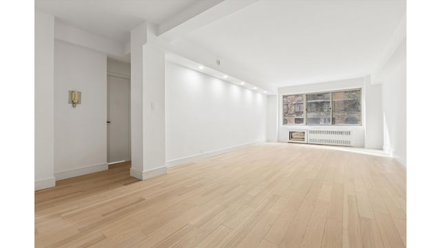 225 E 46th St Apt 3D, New York City, NY 10017