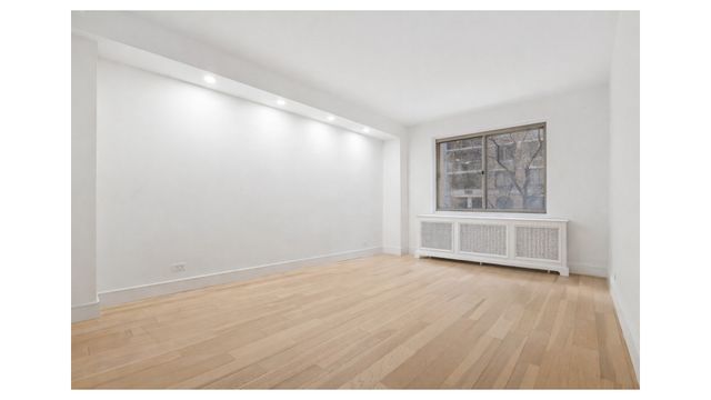 225 E 46th St Apt 3D, New York City, NY 10017