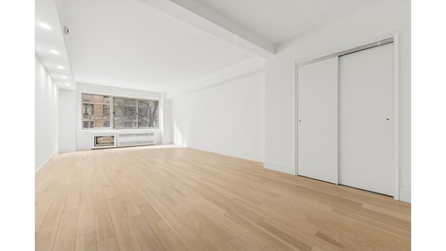 225 E 46th St Apt 3D, New York City, NY 10017