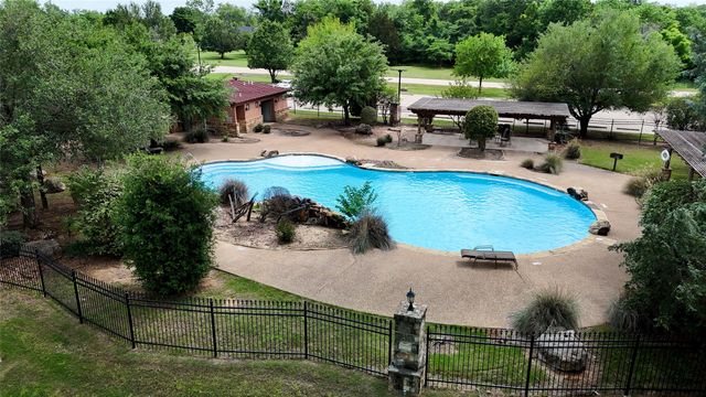 2110 Parkview Drive, Wills Point, TX 75169