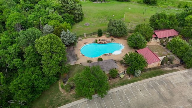 2110 Parkview Drive, Wills Point, TX 75169