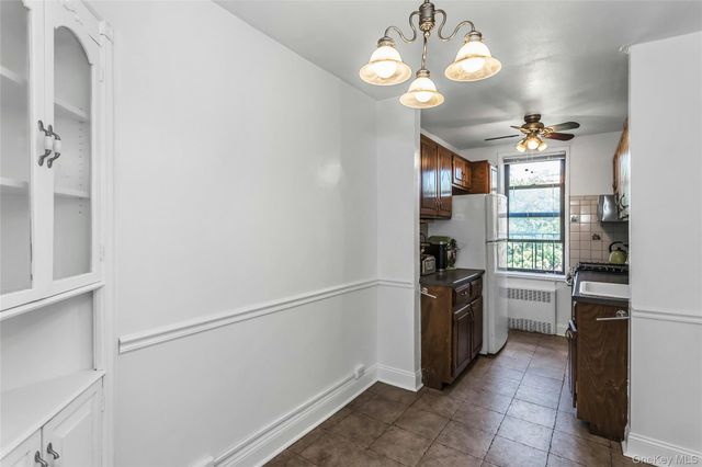 83-20 141 ST 6 N, Briarwood, NY 11435