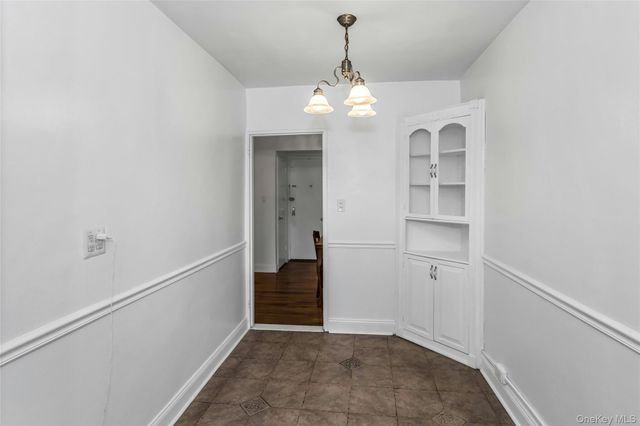 83-20 141 ST 6 N, Briarwood, NY 11435