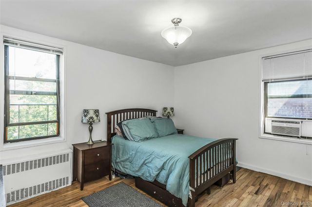 83-20 141 ST 6 N, Briarwood, NY 11435