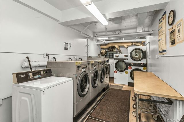 83-20 141 ST 6 N, Briarwood, NY 11435