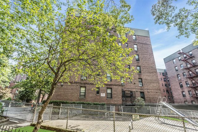 83-20 141 ST 6 N, Briarwood, NY 11435