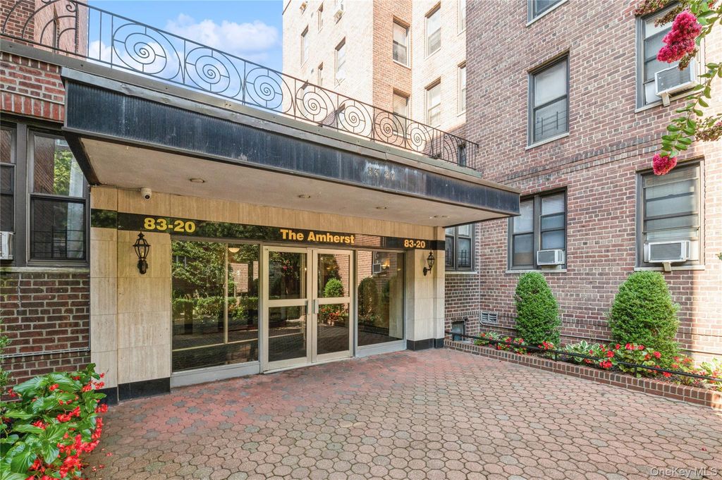 83-20 141 ST 6N, Briarwood, NY 11435
