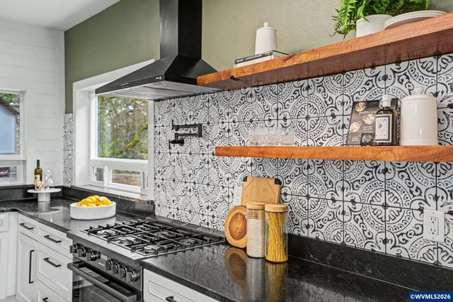 40040 Cole School Rd, Scio, OR 97374