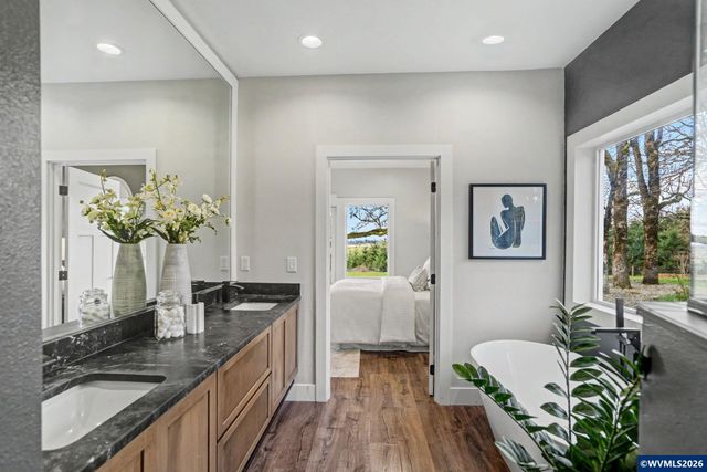 40040 Cole School Rd, Scio, OR 97374